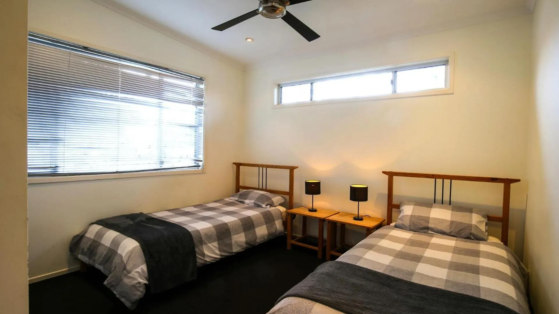 Holiday home 4 Coolberry Court - Rainbow Beach. Swimming Pool